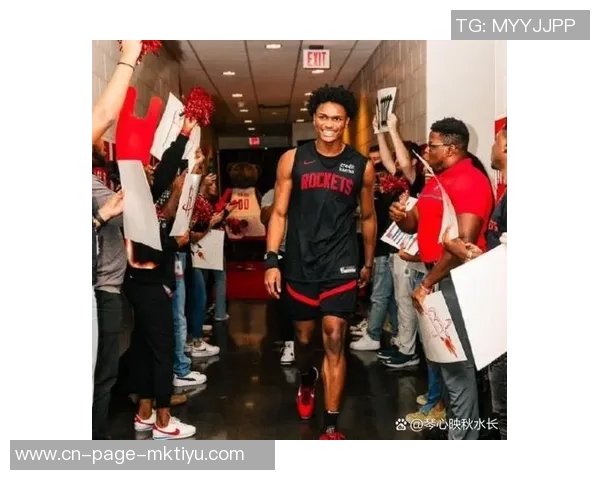 火箭队未完全排除范弗里特本赛季复出争冠可能性 火箭队未完全排除范弗里特本赛季复出争冠可能性