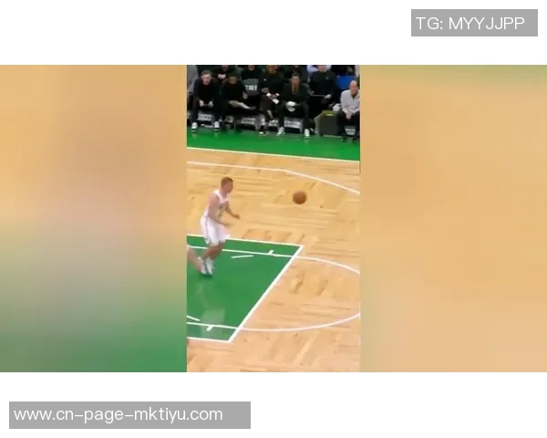 詹姆斯依然能完成左手换手拉杆上篮的精彩瞬间让我大吃一惊